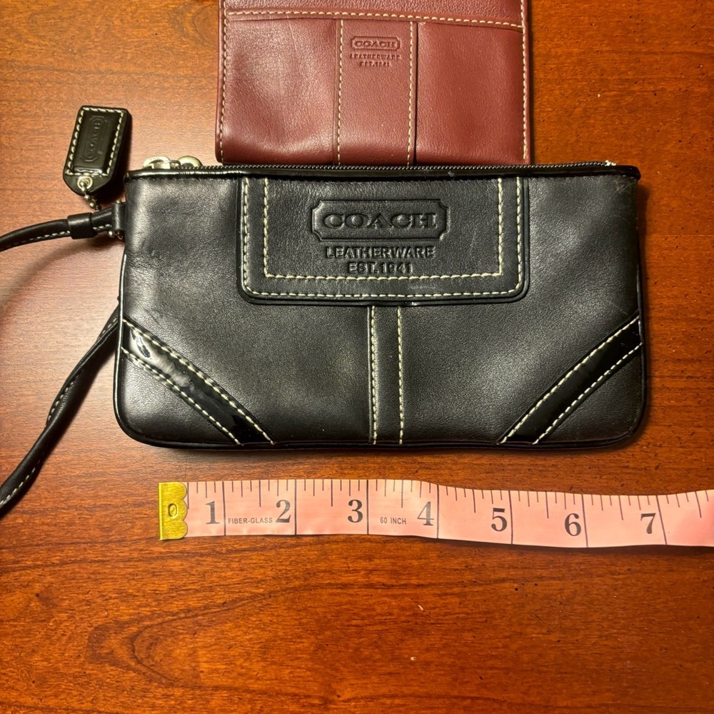 Coach small black wristlet wallet - Picture 3 of 3